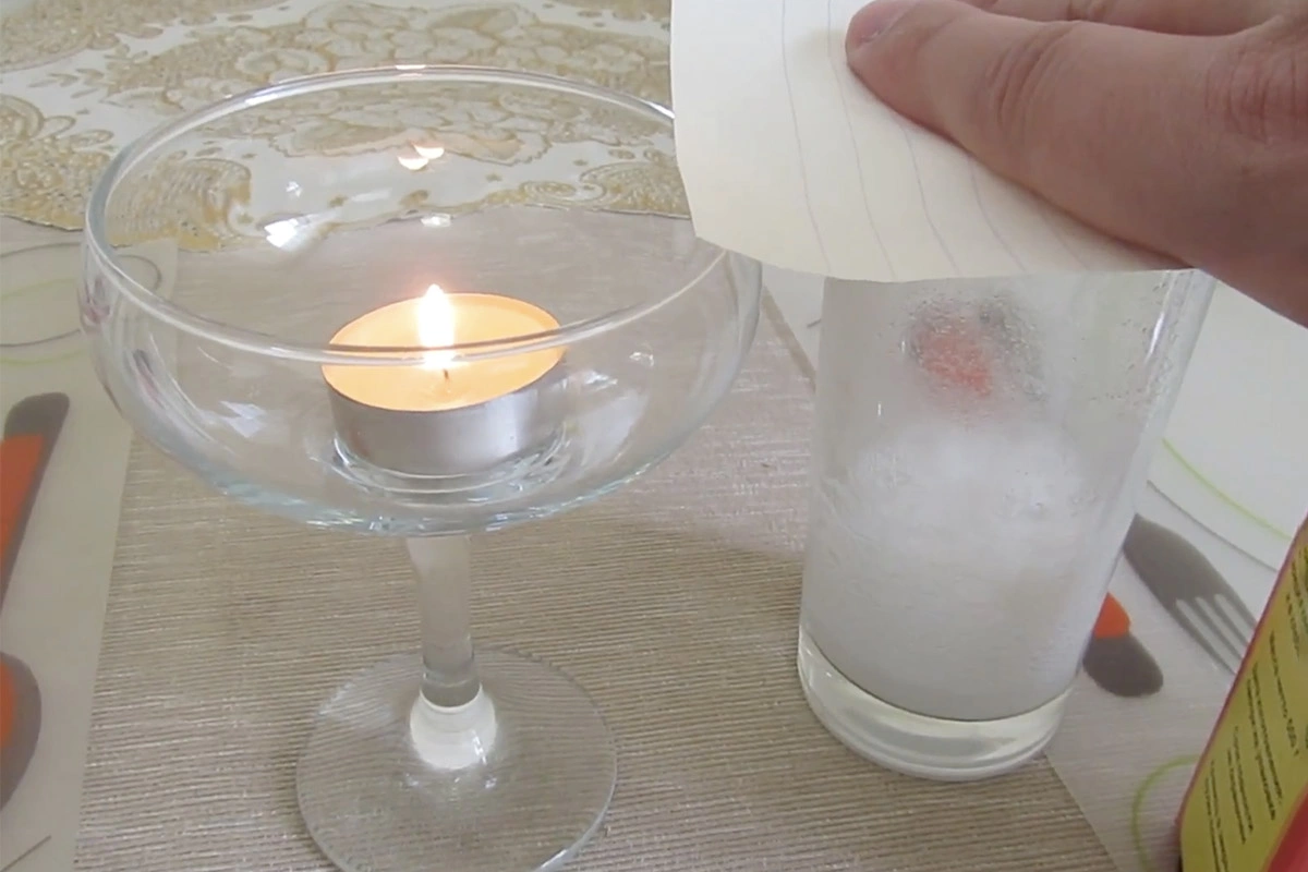 В опыте используют открытое пламя, поэтому отдельно следите за безопасностью эксперимента