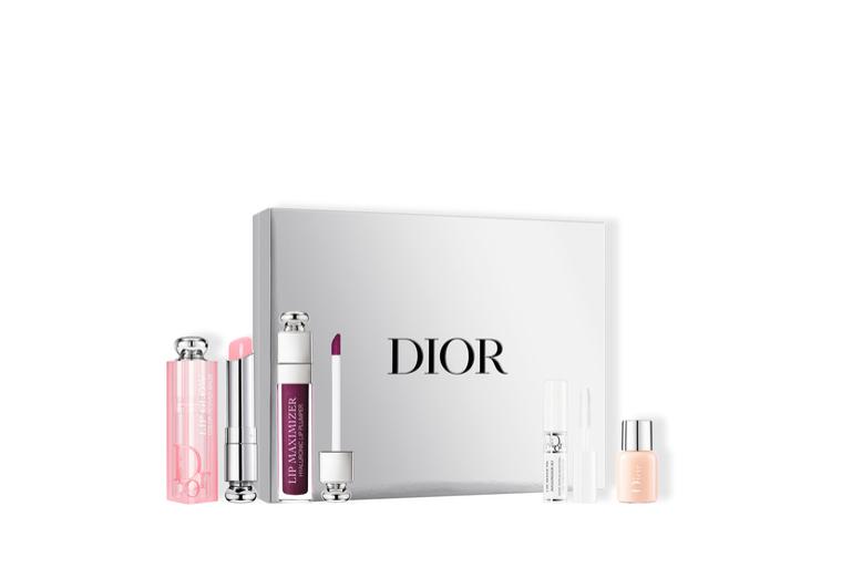Подарочный набор Dior Backstage Holiday Glow (бальзам для губ Dior Addict Lip Glow, оттенок 001 розовый; блеск-плампер для губ Dior Addict Lip Maximizer, оттенок 026 &laquo;слива&raquo;; миниатюра сыворотка-праймер Dior Backstage Maximizer 3D; миниатюра праймер для лица Dior Backstage Face&amp;Body Primer, оттенок 001 универсальный), Dior, 5990 руб. (&laquo;Иль де Ботэ&raquo;)