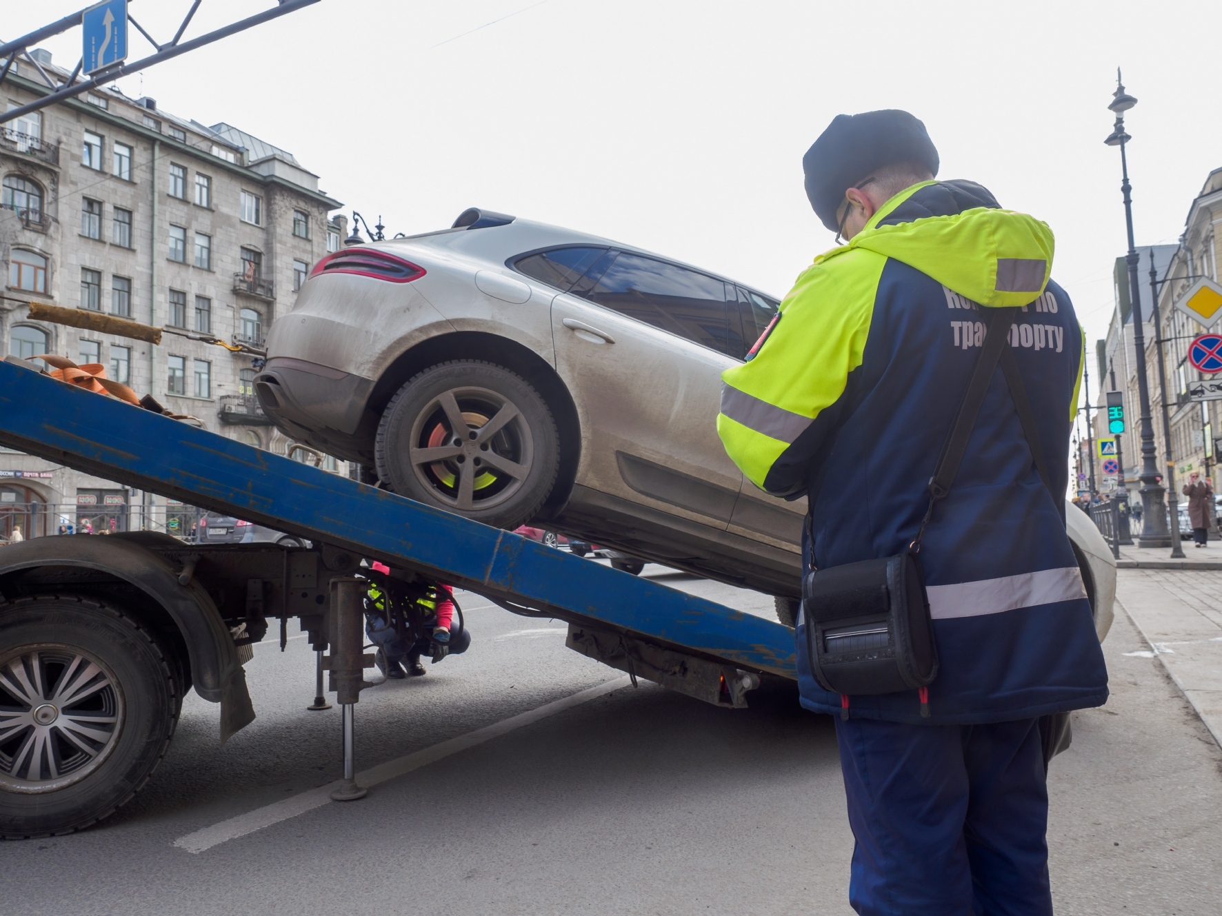 В Петербурге «максимально» подорожает эвакуация автомобилей — РБК