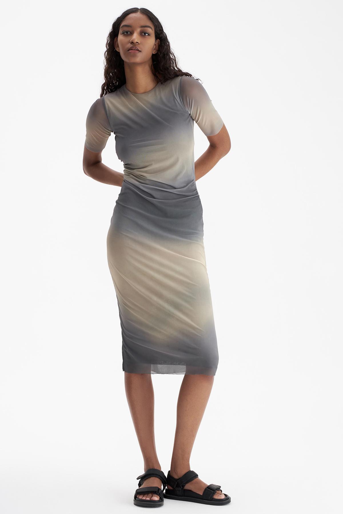 Платье с градиентным принтом, LIME, 3599 руб. (lime-shop.ru)