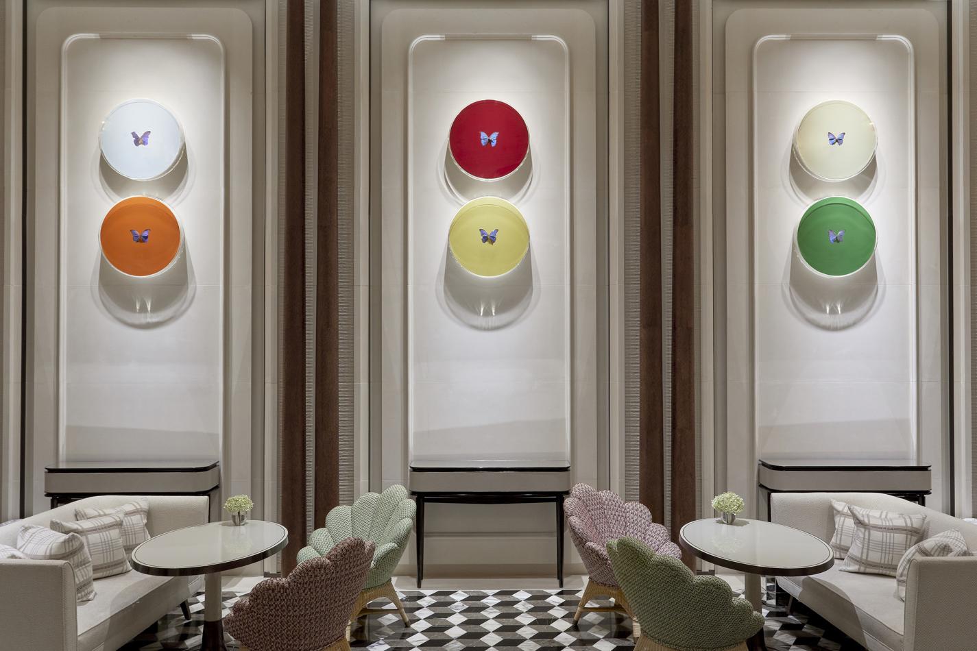 Бабочки&nbsp;Дэмьена Херста в интерьере отеля Rosewood