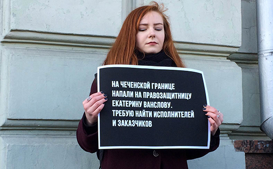 Одиночный пикет у здания администрации президента в Москве, 10 марта 2016 года


