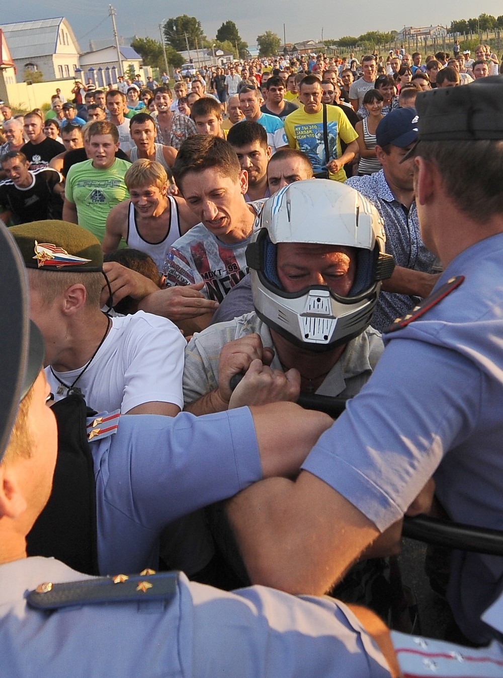 Волнения в Пугачеве — РБК