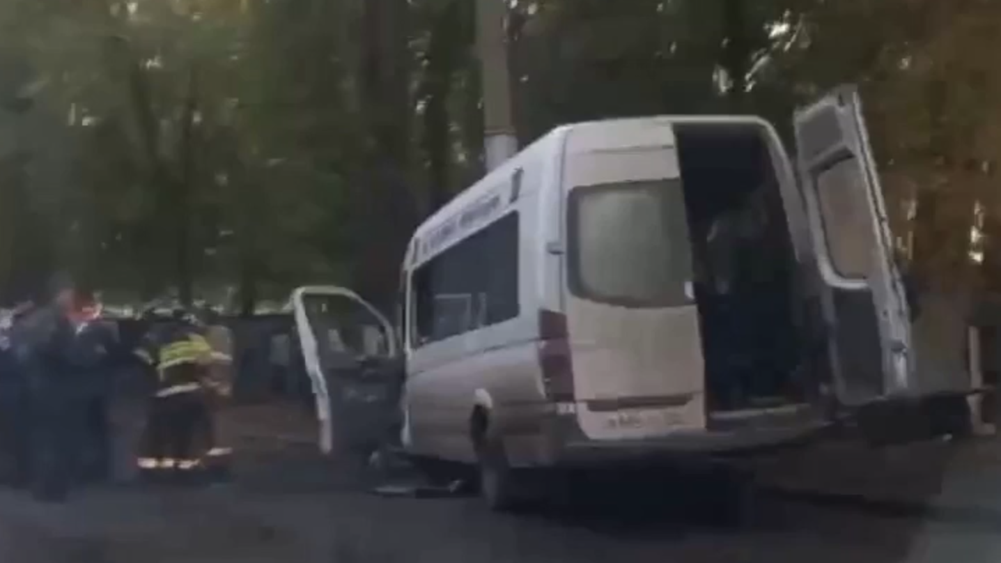 В ДТП с маршруткой в Саратове пострадали 18 человек