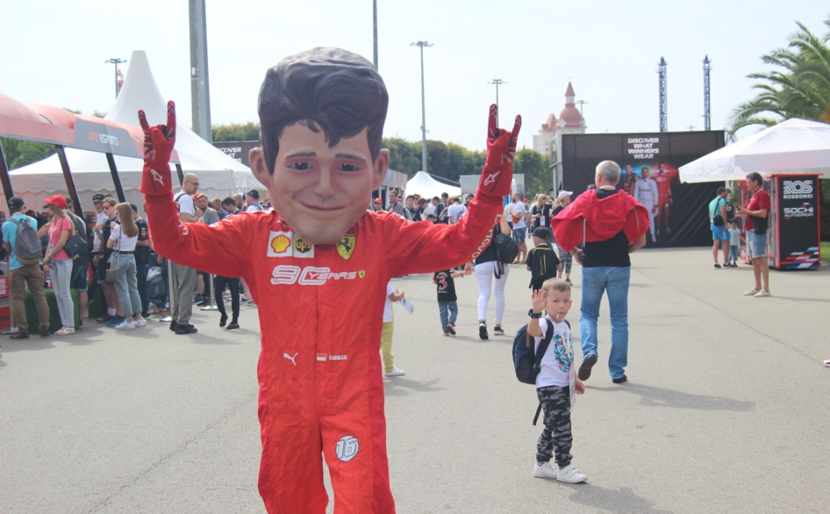 В Сочи молодой пилот Scuderia Ferrari продлил свою серию побед в квалификациях, выиграв четвертый поул-позишн кряду.