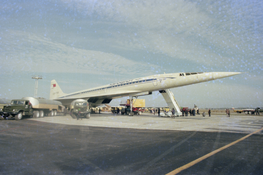 Сверхзвуковой самолет Ту-144
