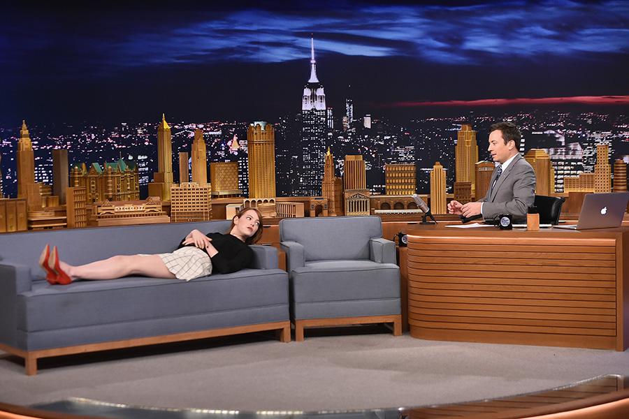 Эмма Стоун&nbsp;в вечернем ток-шоу&nbsp;Джимми Фэллона&nbsp;на канале NBC, 2014 год