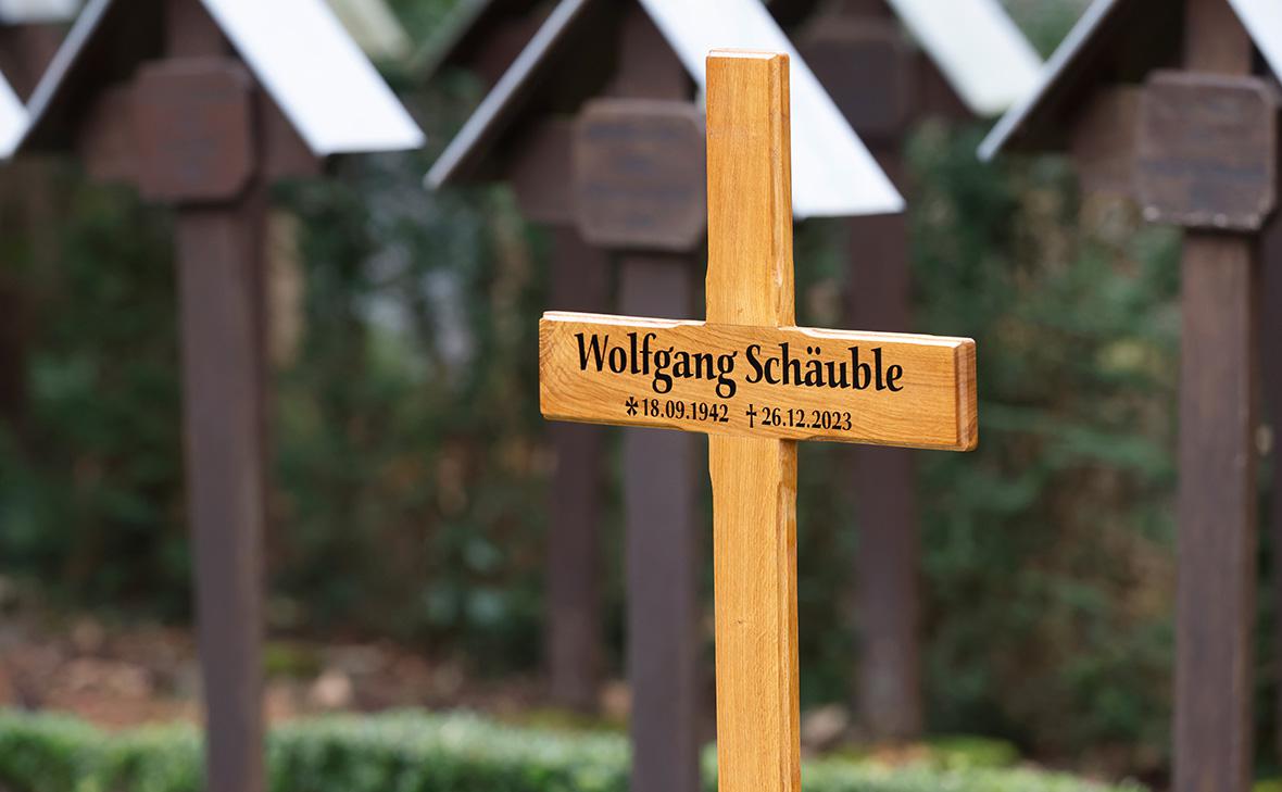 Неизвестный раскопал могилу экс-председателя бундестага Вольфганга Шойбле