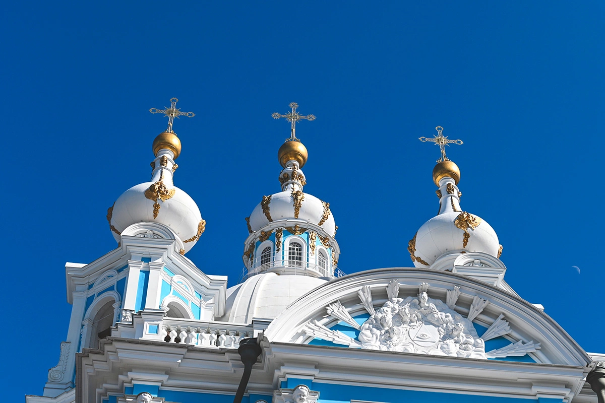 В Яблочный Спас принято освящать в церкви спелые фрукты, чтобы потом угощать ими окружающих