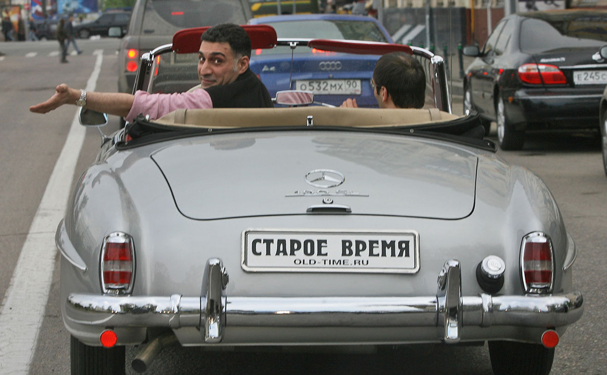 С 1998 года Кеосаян появлялся на телевидении&nbsp;в различных проектах, а в 2007 году стал ведущим передачи. Он последовательно вел&nbsp;ток-шоу &laquo;Вечер с Тиграном Кеосаяном&raquo; на РЕН ТВ, программу &laquo;Ты и я&raquo; на канале &laquo;Россия&raquo; (вместе с первой женой). С 2016 года и до конца 2024 года был ведущим вечерней сатирической &laquo;Международной пилорамы&raquo;, о которой рассказывал: &laquo;В своей программе на НТВ я делаю исключительно то, что мне нравится. Мне нравится говорить о политике с иронией. Потому что, ребята, ну нельзя так на полном серьезе!&raquo; Скетчи, показываемые в программе, неоднократно подвергались критике в России и за рубежом.

