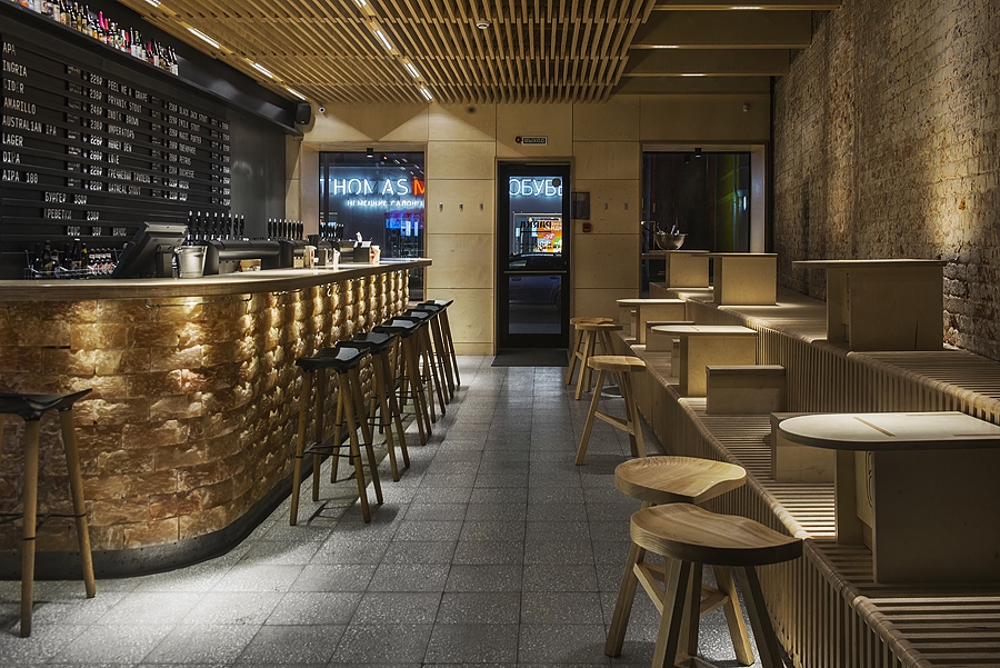 Банный дизайн: в Москве открылся крафтовый бар с интерьером сауны