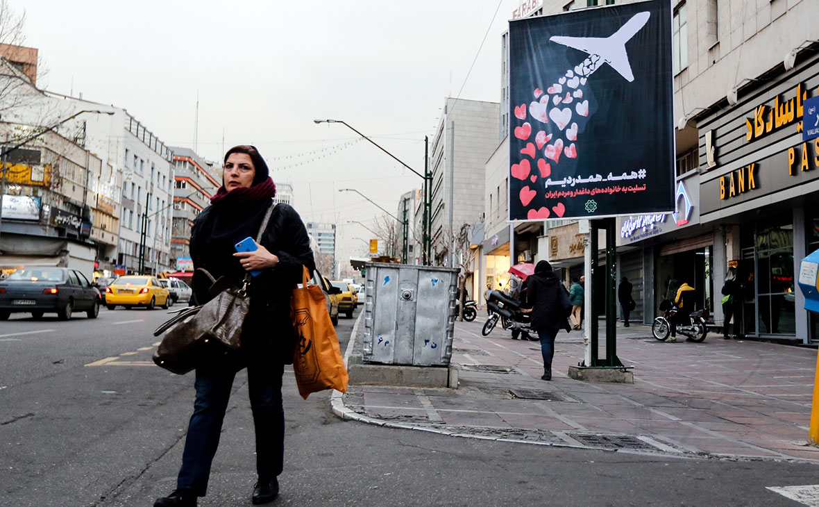 Траурные плакаты на улицах Тегерана&nbsp;