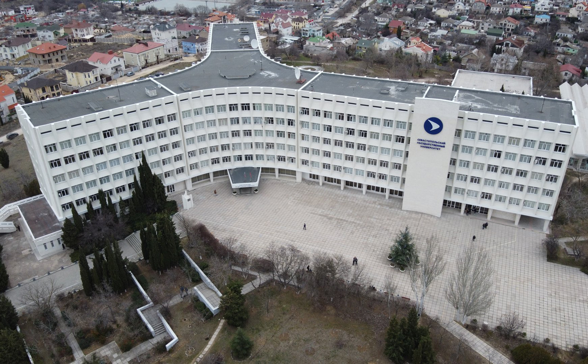 Вид на здание Севстопольского государственного университета