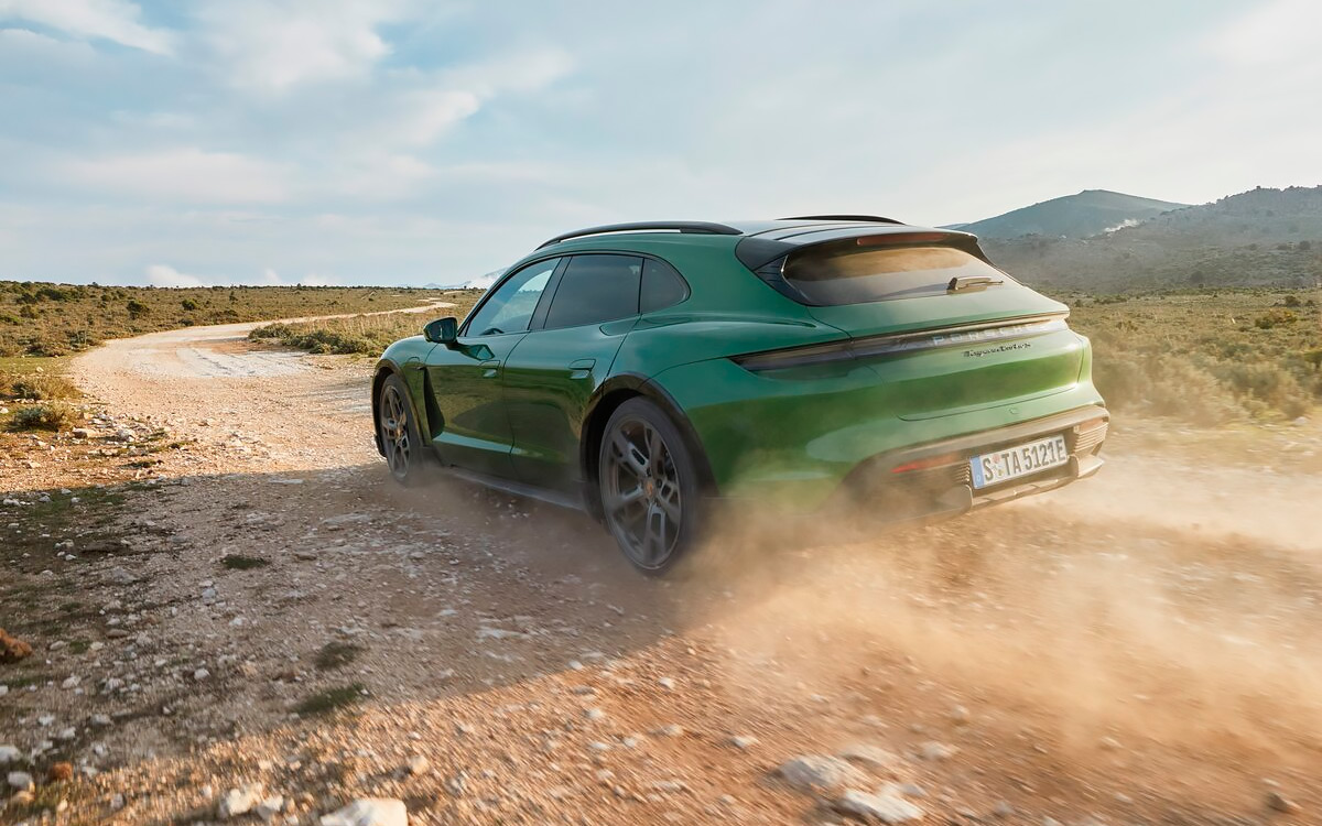 Туристический сезон: 3 факта о новом кросс-универсале Porsche