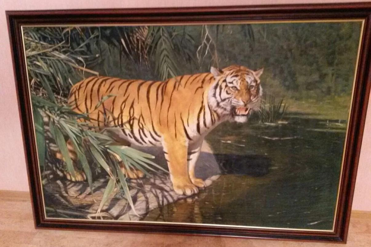 Картину с изображением тигра продают за 28 млн рублей.