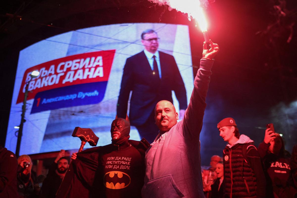 Как проигрыш партии Вучича встретили он сам и его оппоненты. Фоторепортаж