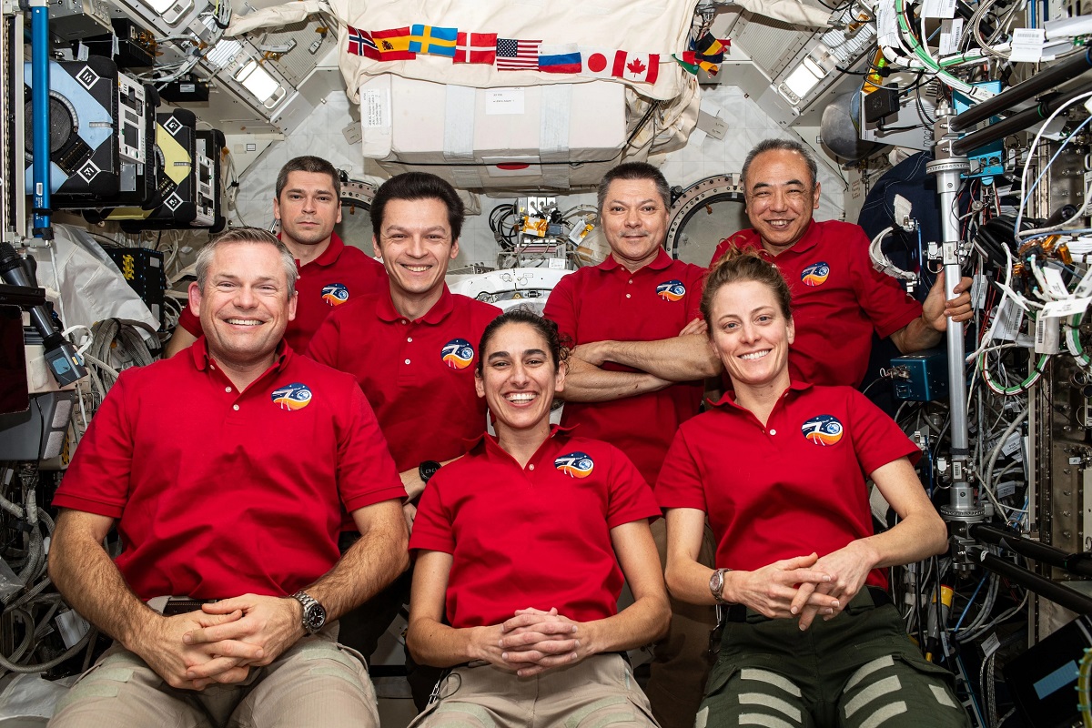 Экипаж экспедиции МКС-70