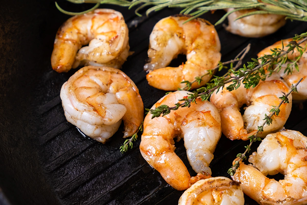 Креветки — это морепродукты, которые готовятся очень просто и быстро