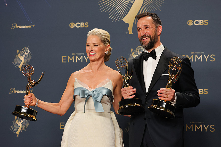 Также жюри отметило Ноа Уайли из &laquo;Больницы Питт&raquo; как лучшего актера и Кэтрин Ланасу&nbsp;&mdash; как лучшую актрису второго плана (на фото). 