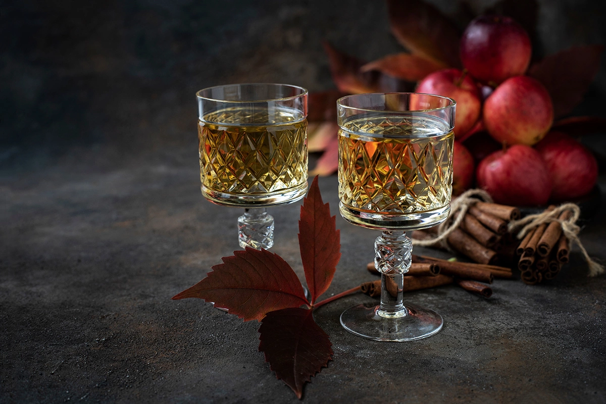 Крепость итоговой настойки будет зависеть от двух факторов: крепости того алкоголя, который вы используете как базовый, и дополнительных ингредиентов, которые вы добавляете в напиток