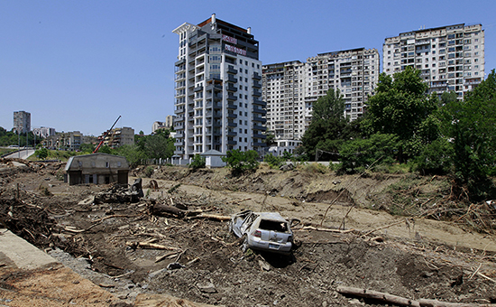 Последствия наводнения в Тбилиси.
