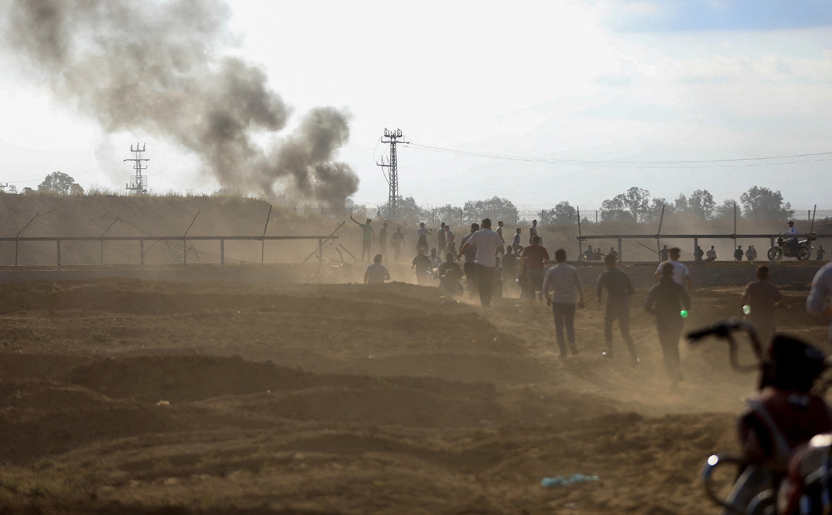 Yasser Qudih / Reuters