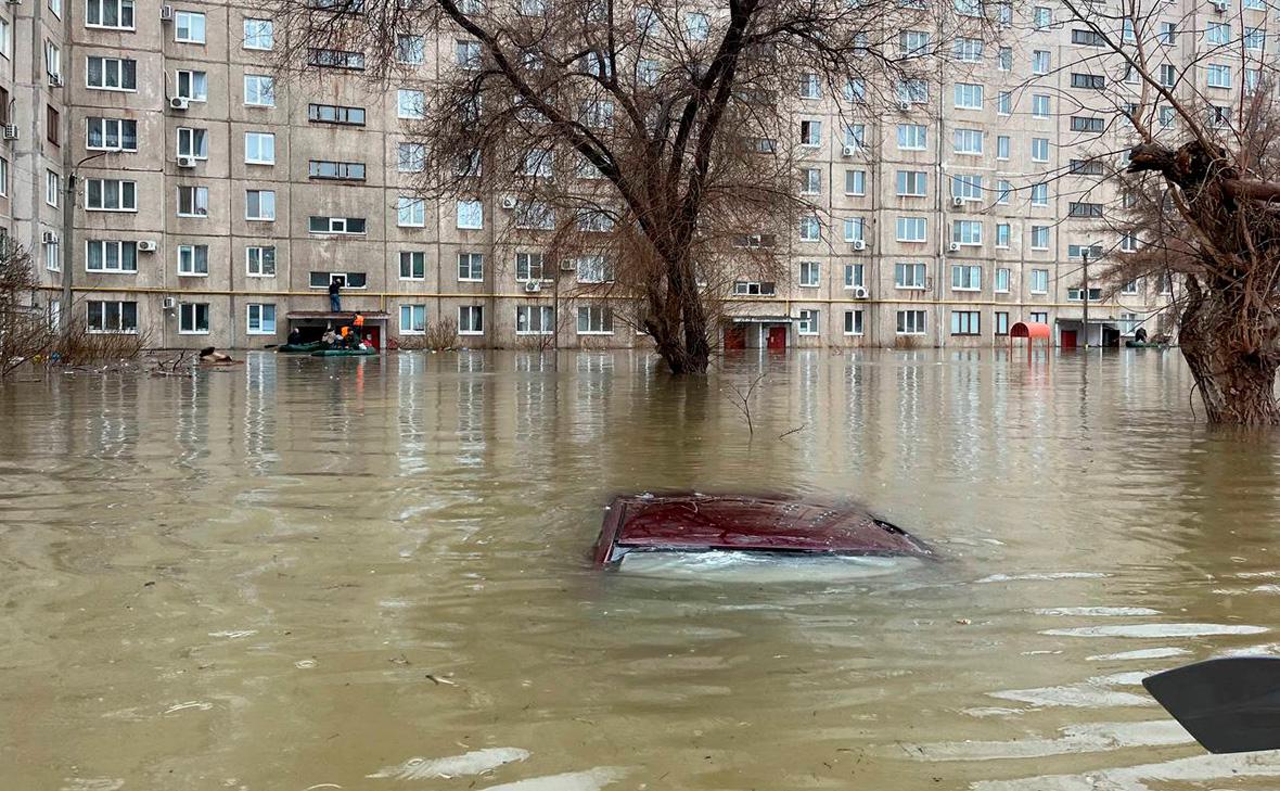 Как Орск пытается справиться с потопом — РБК