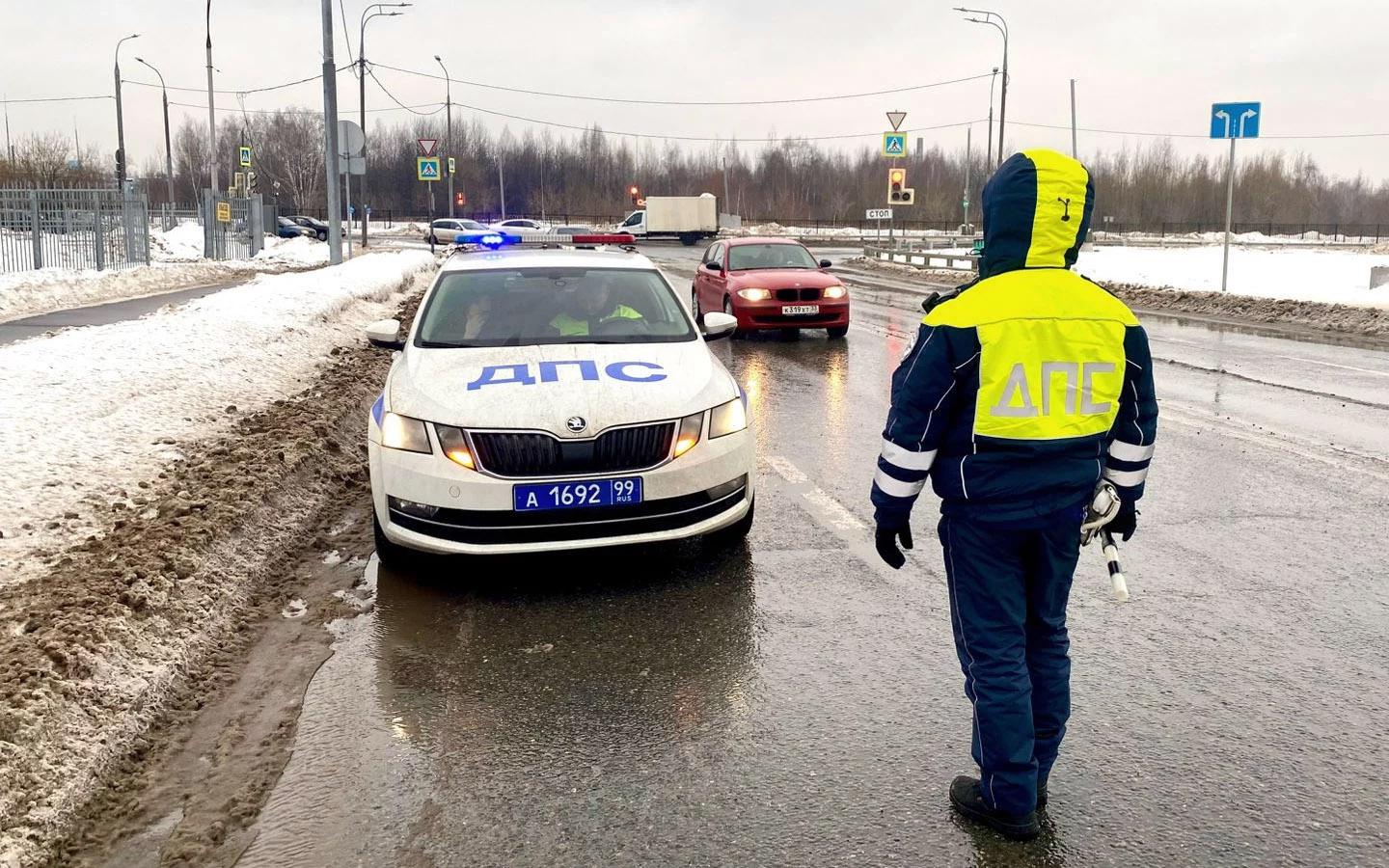 ГИБДД Москвы анонсировала массовые проверки водителей такси и каршеринга