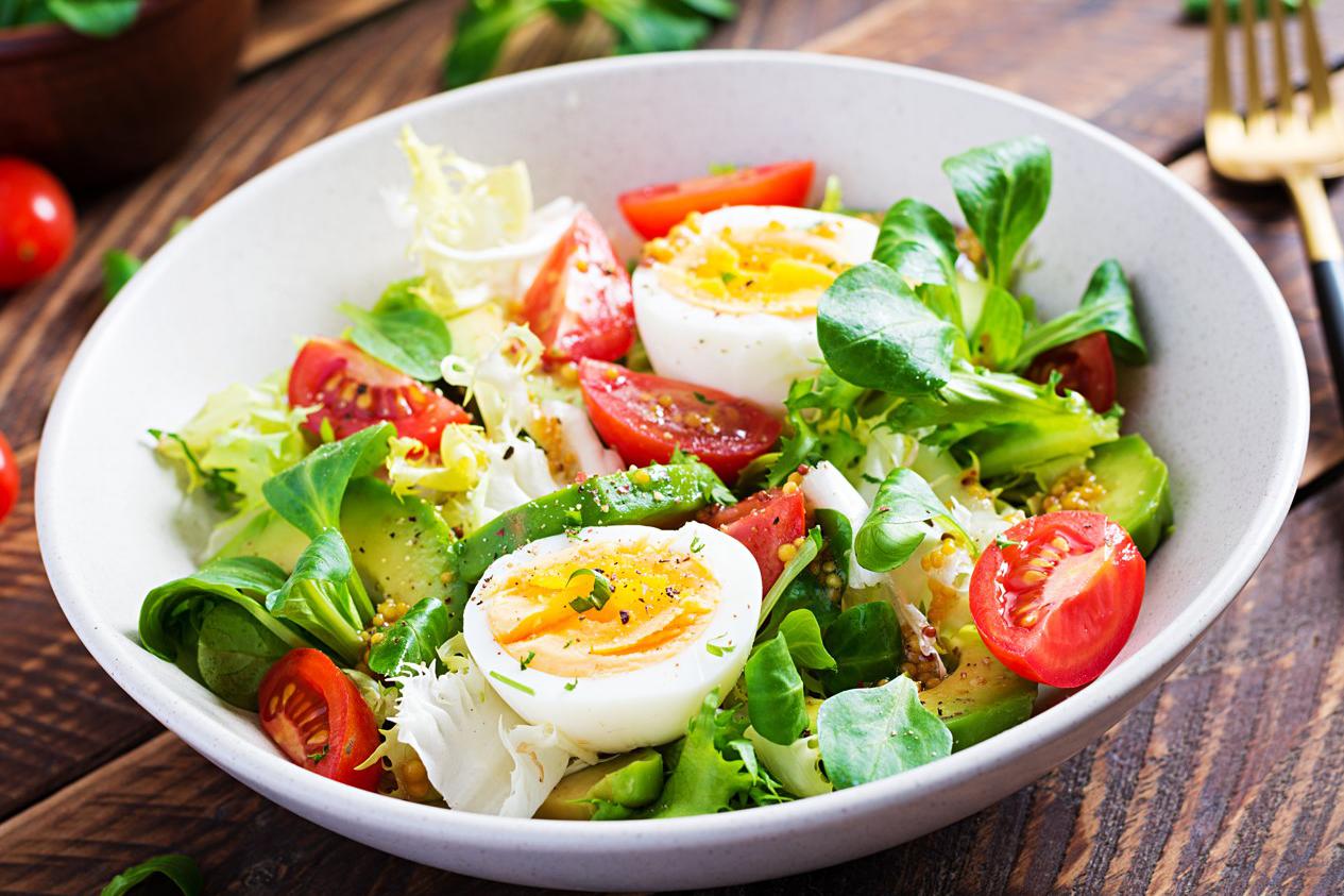 Меню диеты Протасова может показаться удобным, ведь ничего готовить первые недели не придется, все овощи едят сырыми