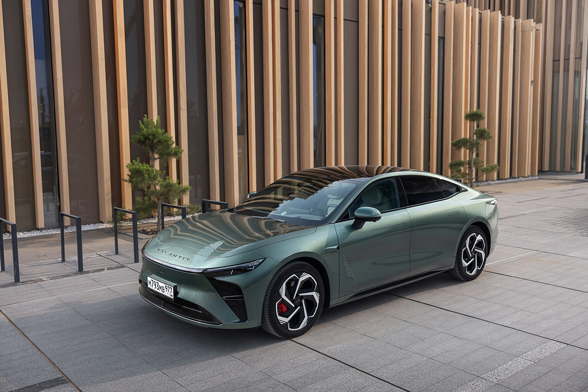 Город, трасса, трек: как новому Exlantix ES удается быть идеальным везде