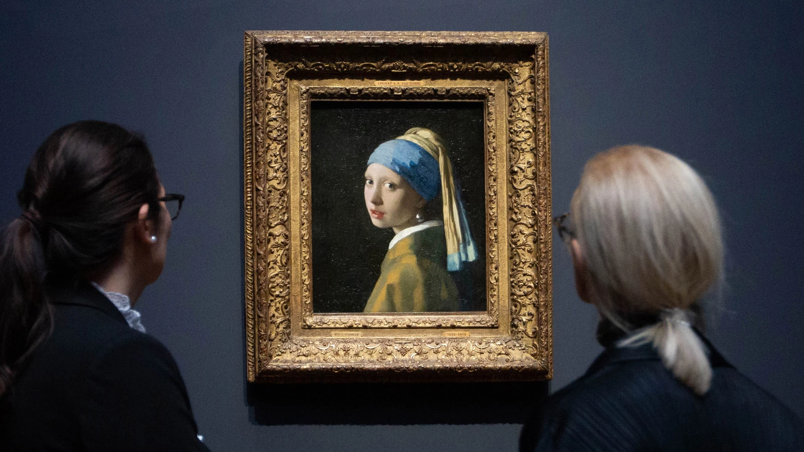 <p>Картина Яна Вермеера &laquo;Девушка с жемчужной сережкой&raquo; на выставке в Рейксмузее в Амстердаме. 7 февраля 2023 года</p>