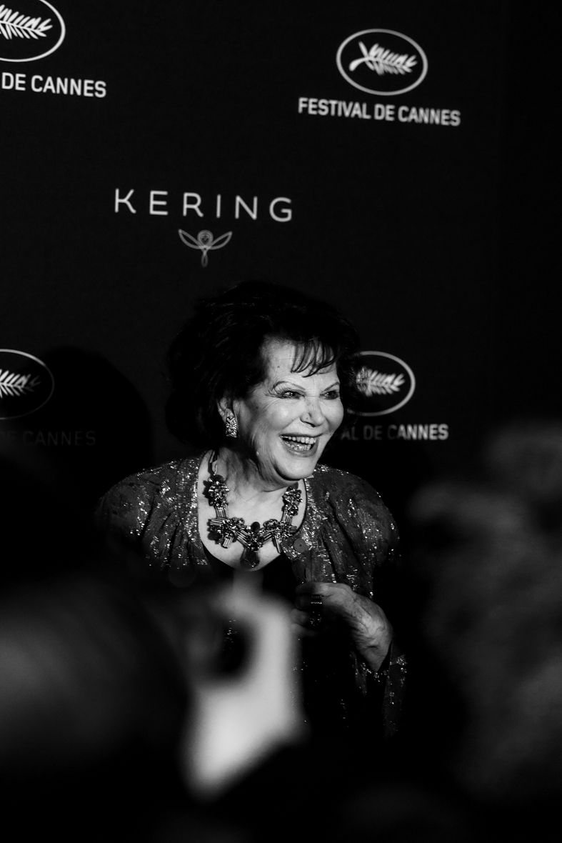 Клаудия Кардинале скончалась 23 сентября в своем доме в Немуре неподалеку от Парижа. Она умерла в возрасте 87 лет в окружении семьи, причина смерти не разглашалась.