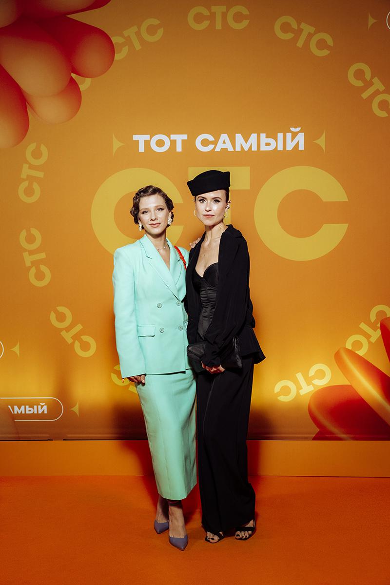 Лиза Арзамасова и Мирослава Карпович