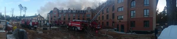 В Горном институте отрекаются от сгоревшего под Петербургом здания. Фото