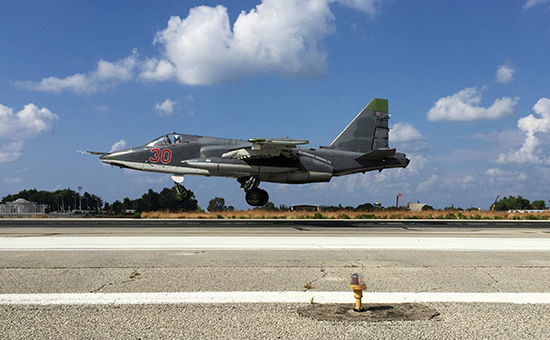 Российский самолет Су-25 взлетает с&nbsp;авиабазы Хмеймим в&nbsp;Сирии