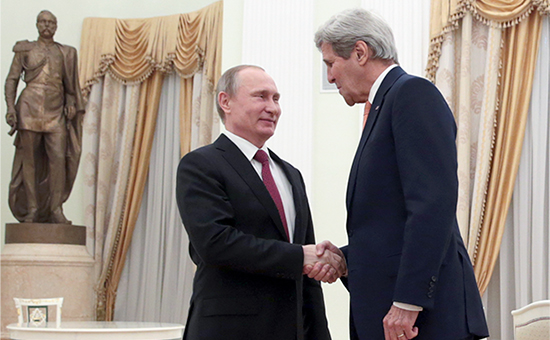 Президент РФ Владимир Путин и государственный секретарь США Джон Керри (слева направо)


