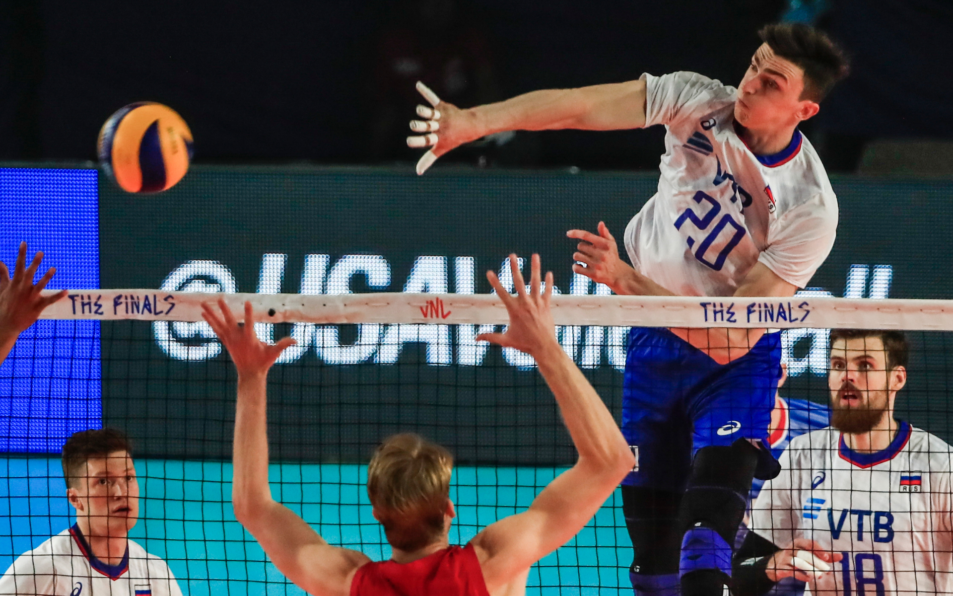 Сборная России потерпела первое поражение в волейбольной Лиге наций
