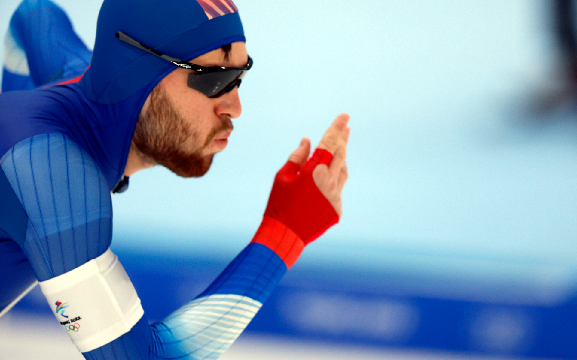 Конькобежец сборной России отметил победу в полуфинале нецензурным жестом