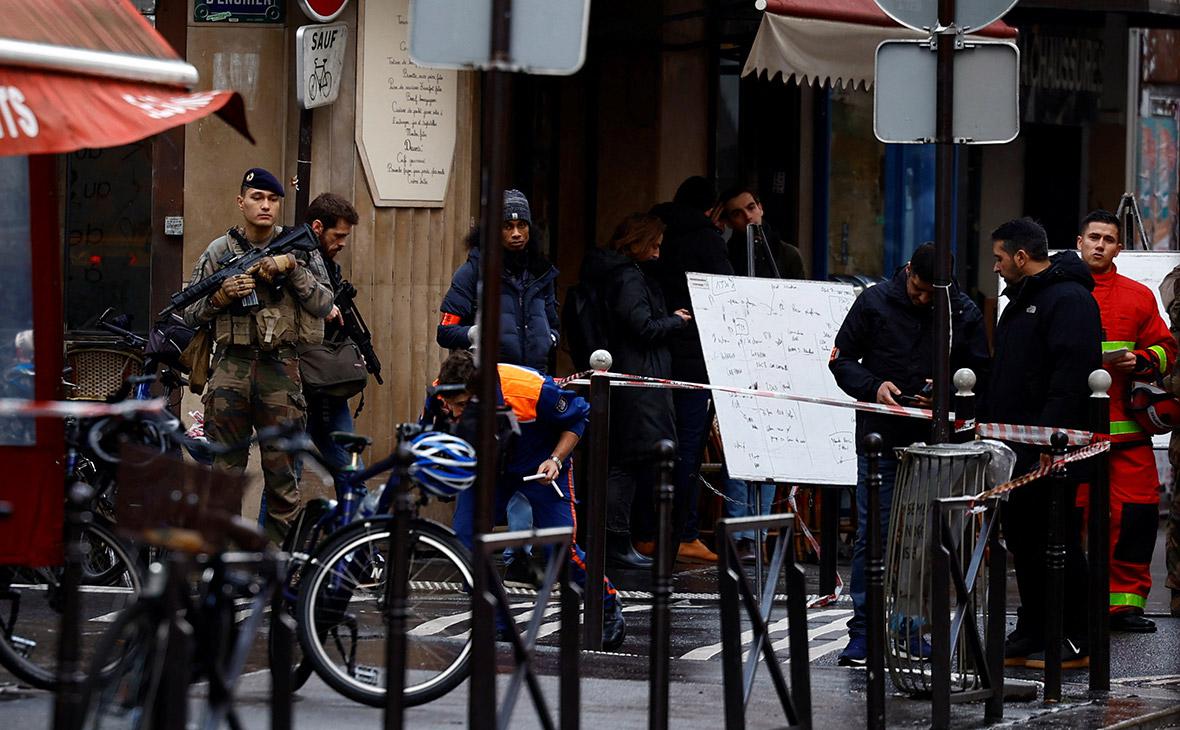 В Париже два человека погибли при стрельбе в центре города