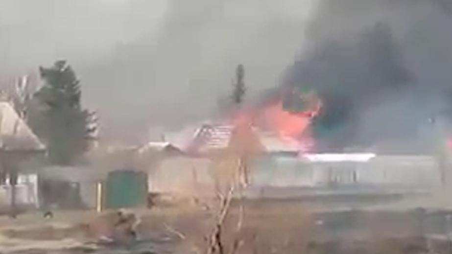 Пожар в Курганской области перекинулся на территорию завода