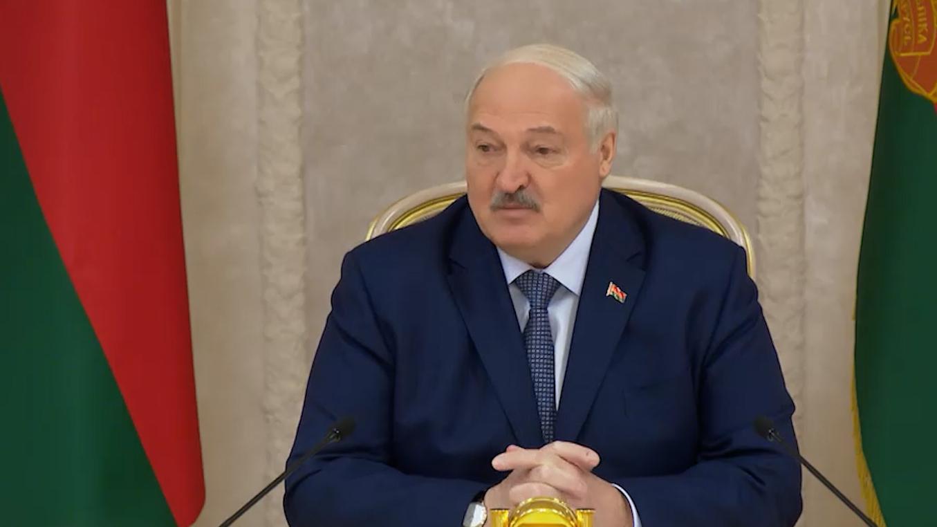 Лукашенко заявил, что «тягомотина» на Украине окончится в ближайшее время