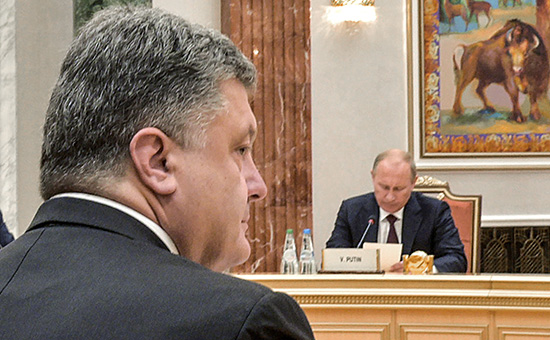 Президент Украины Петр Порошенко и президент России Владимир Путин (слева направо), 2014 год


