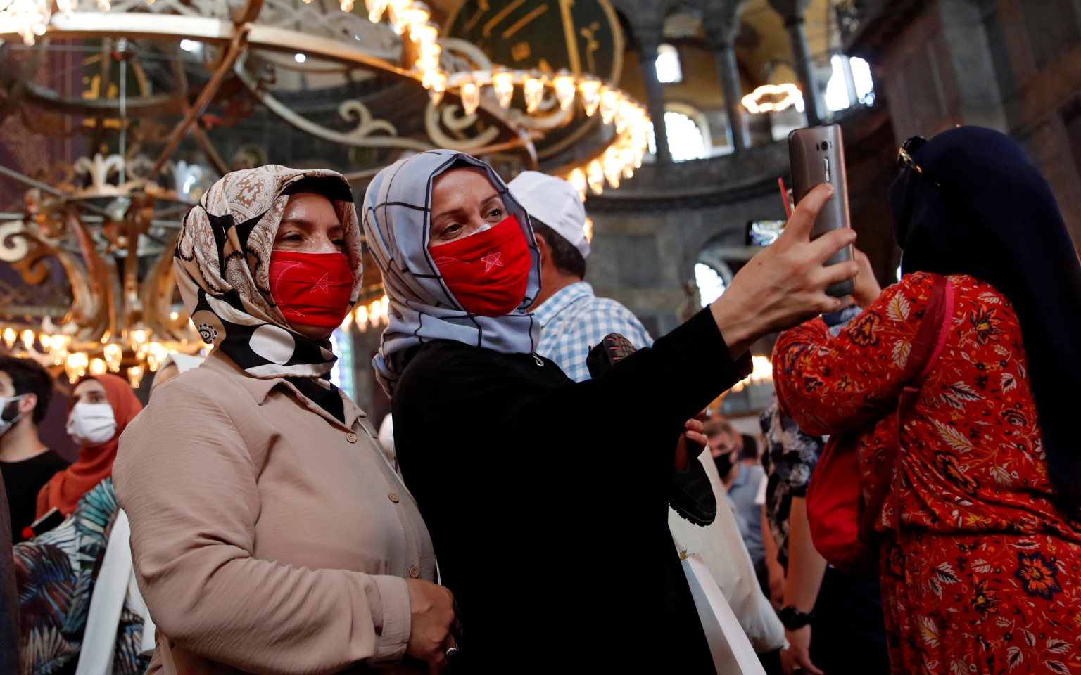 Турция объяснила выход из конвенции по защите женщин подменой ее сути