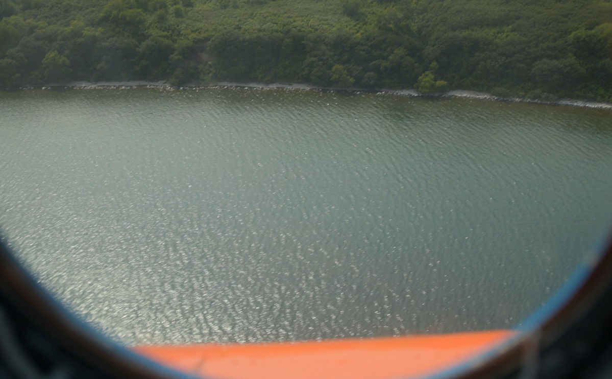 Вид на Курильское озеро с вертолета