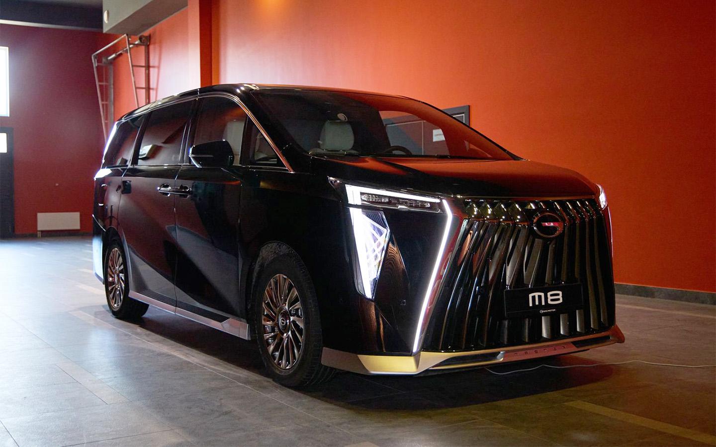 В России стартовали продажи GAC M8 с мини-баром и «звездным небом». Цена