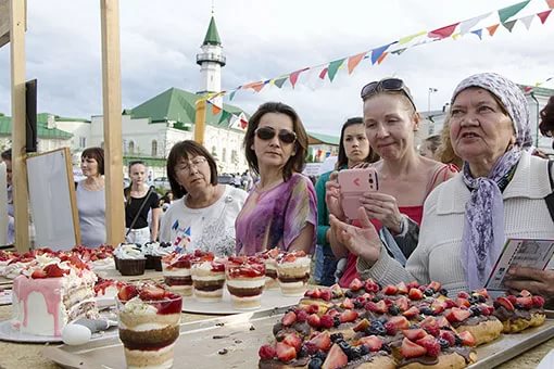 Черный кыстыбургер впервые представят на фестивале «Вкусная Казань»