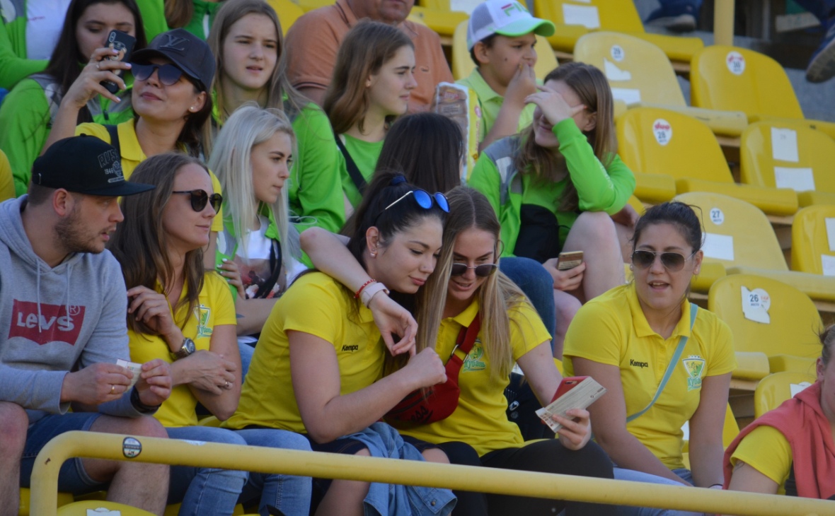 Победа в дебютном домашнем матче сезона стала для желто-зеленых третьей в трех стартовых - матчах чемпионата и позволила &laquo;Кубани&raquo; подняться на второе место в турнирной таблице Высшей лиги.