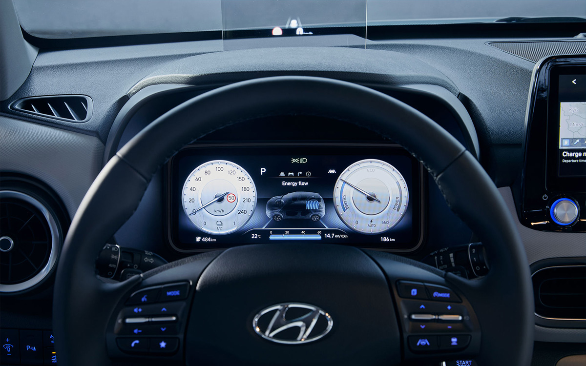 Hyundai Kona обновился и получил зарядку с контролем по смартфону