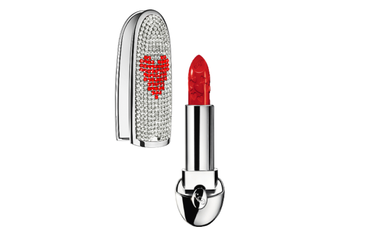 Губная помада Valentine&#39;s Day Rouge G De Guerlain, оттенок 214, Guerlain, 2800 руб.; футляр Sparkling Heart, Guerlain, 2910 руб. (&laquo;Иль де Ботэ&raquo;)