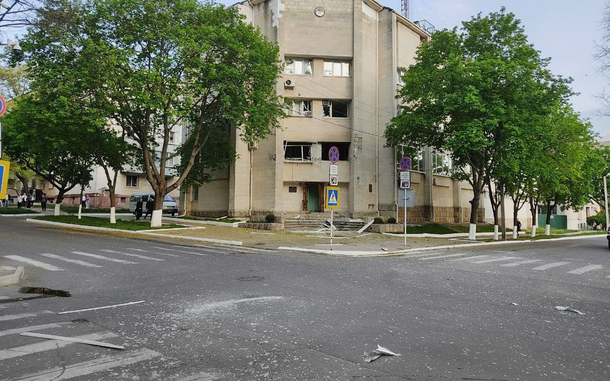 Повреждённое здание Министерства госбезопасности Приднестровья в Тирасполе